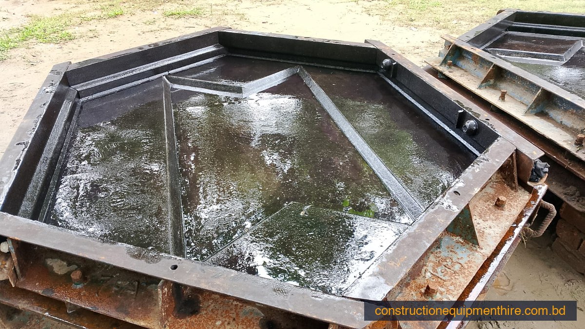 Octagonal steel mould — interior view