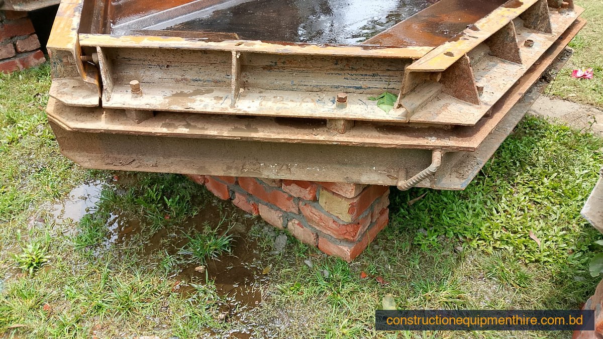 Mould on brick curing stand